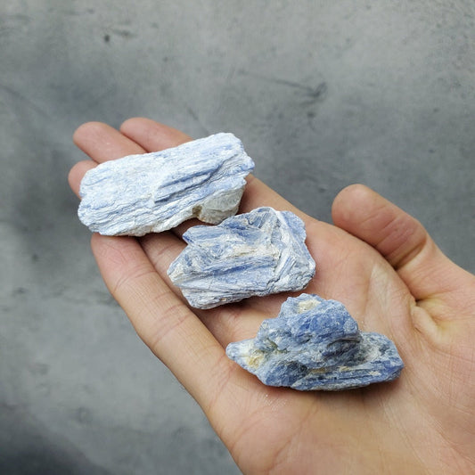 Crystal Clarity: Achieving Mental and Emotional Balance with Kyanite