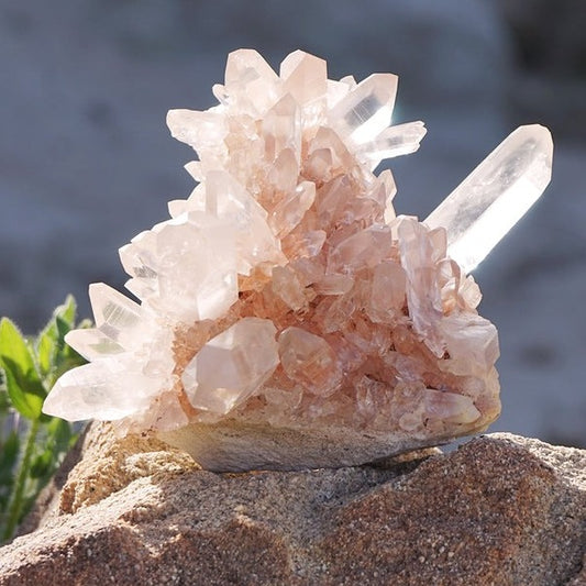 Crystal Clarity: Illuminating Your Life with Himalayan Quartz Energies