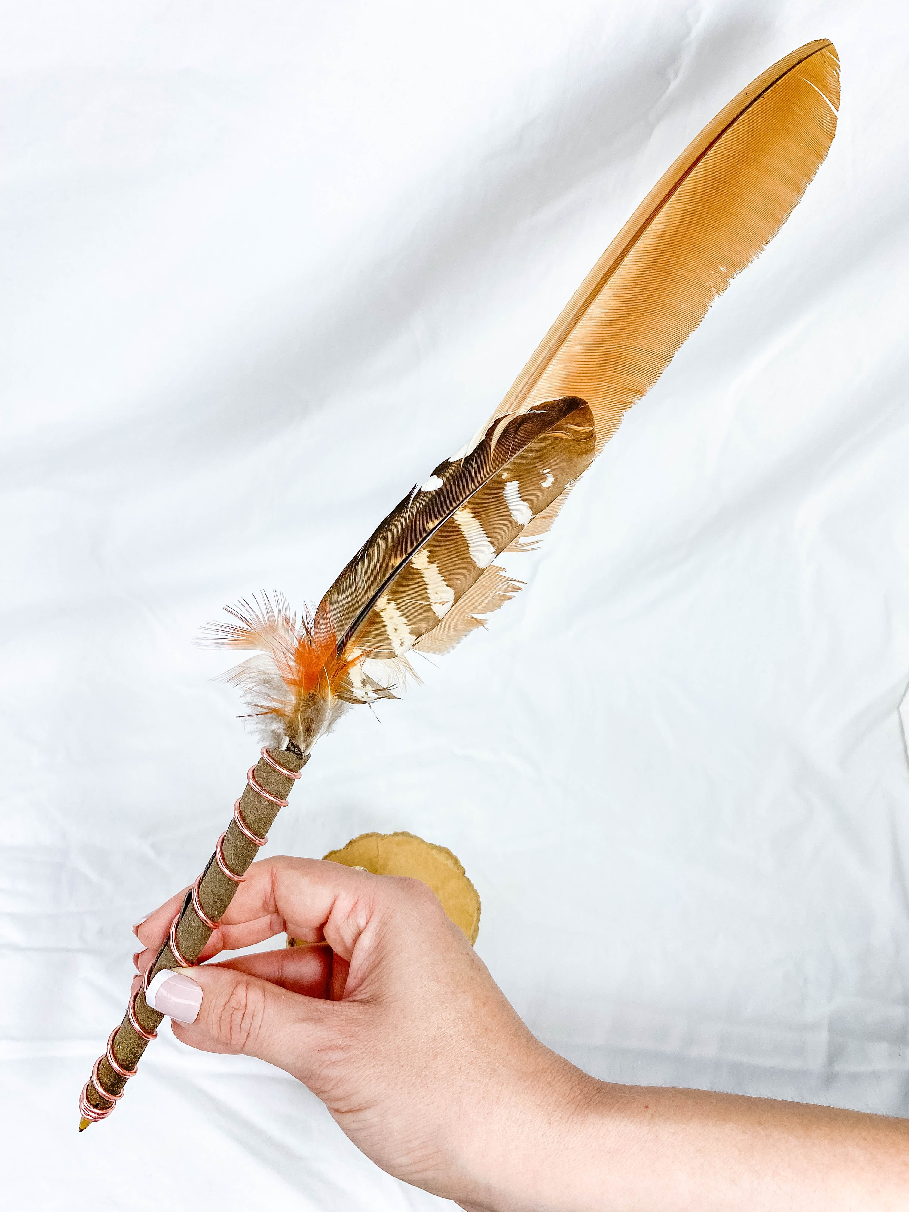 Manifestation Feather Pen with Wooden Stand