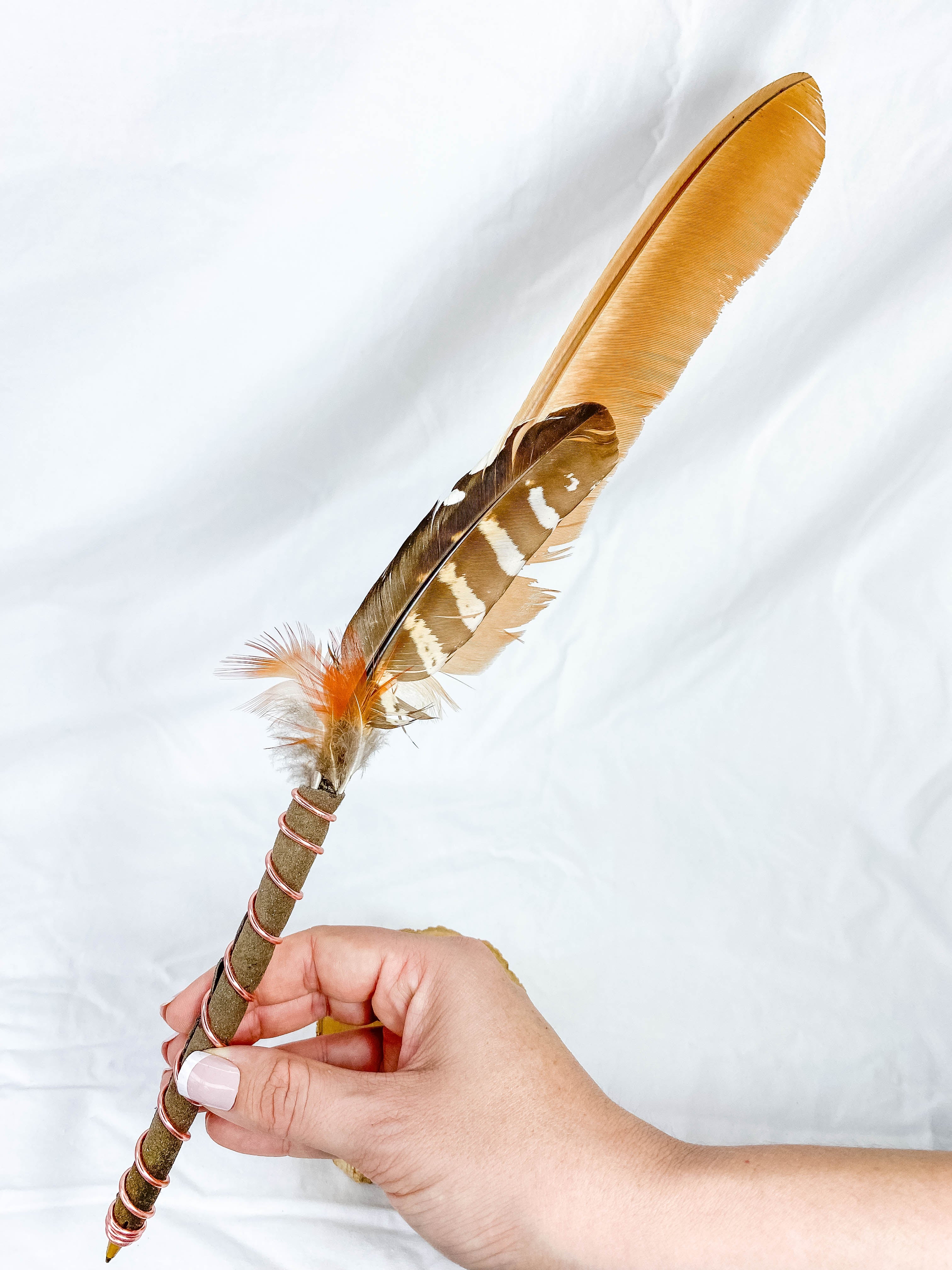 Manifestation Feather Pen with Wooden Stand