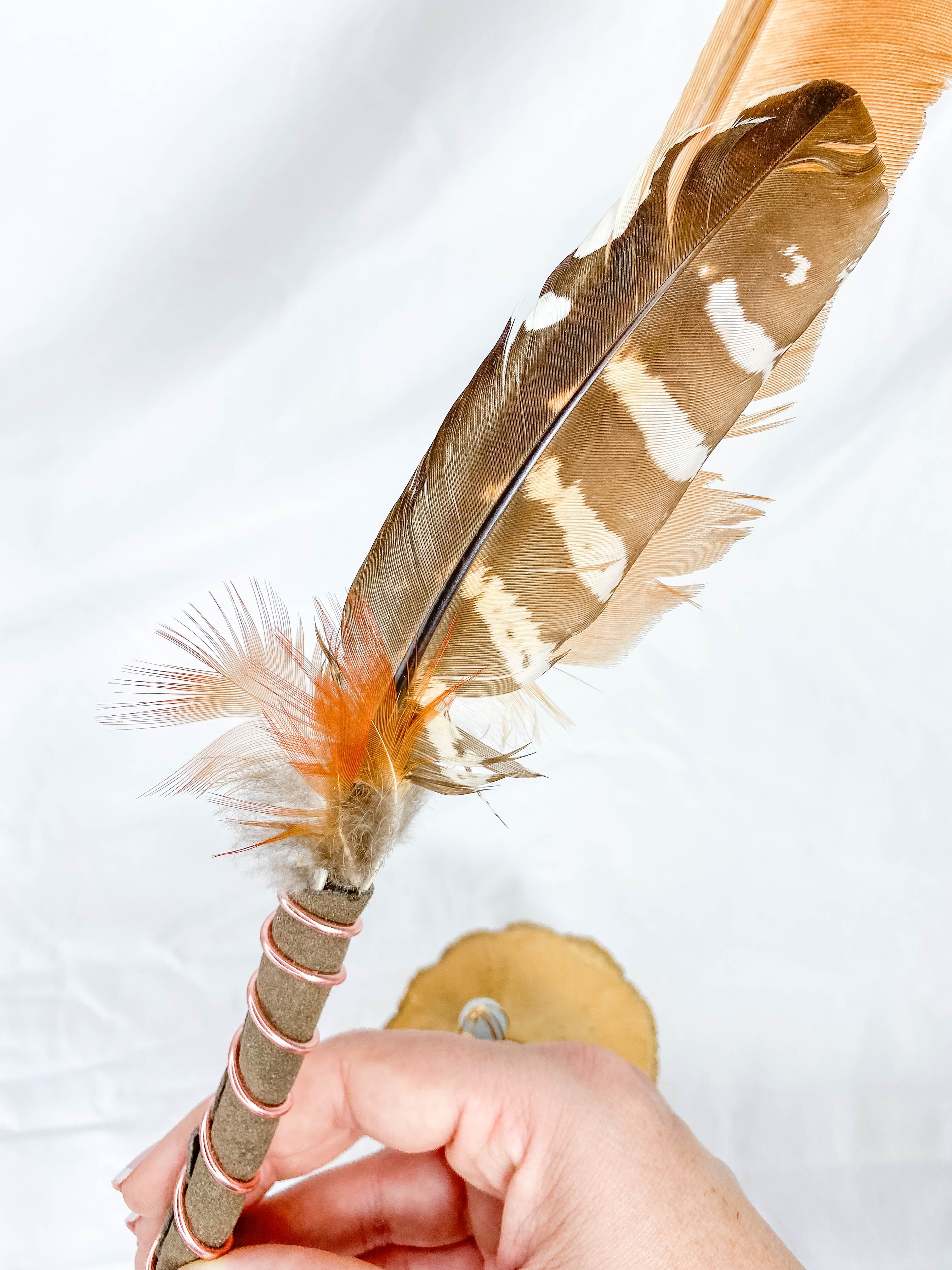 Manifestation Feather Pen with Wooden Stand