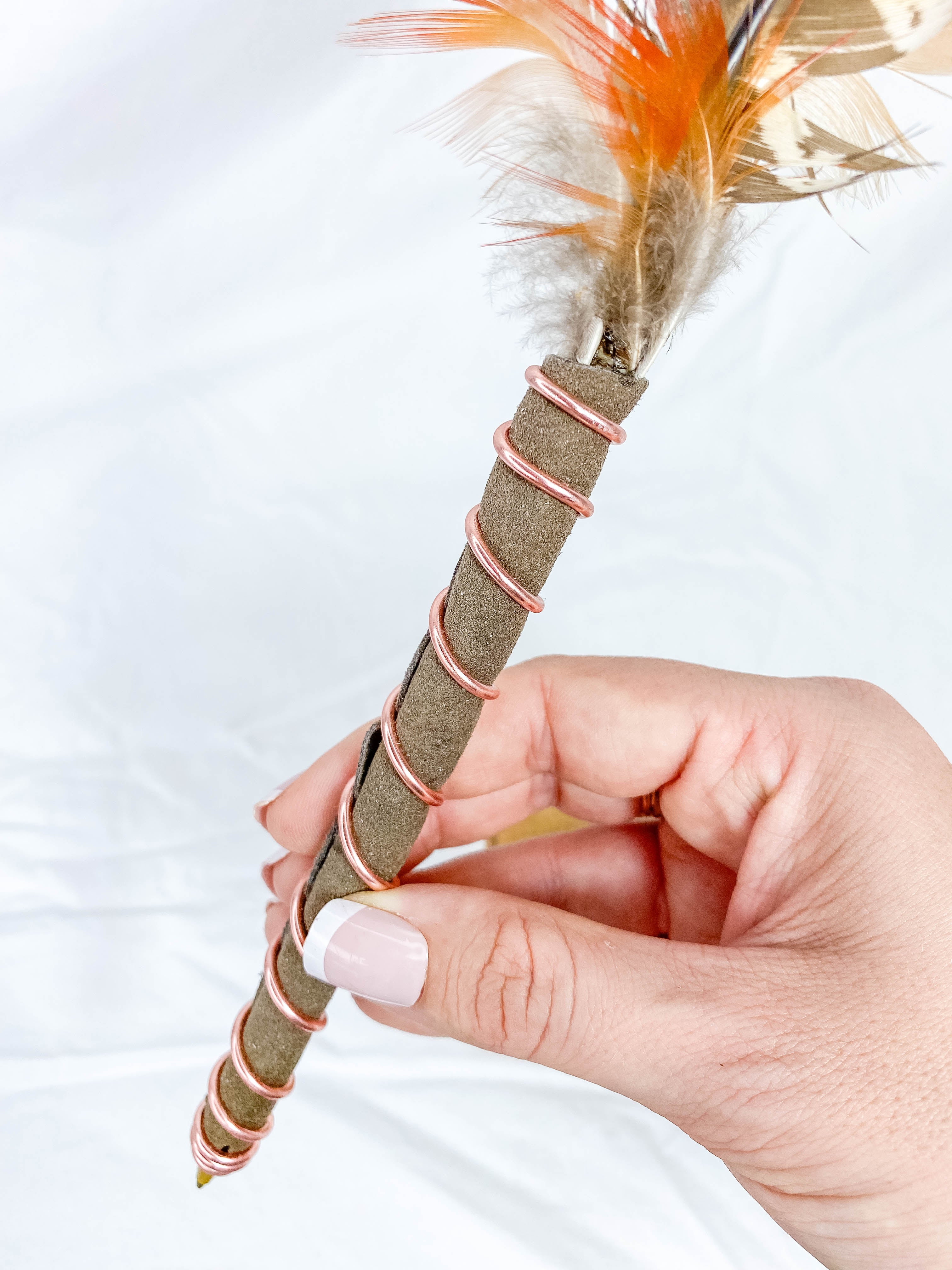 Manifestation Feather Pen with Wooden Stand