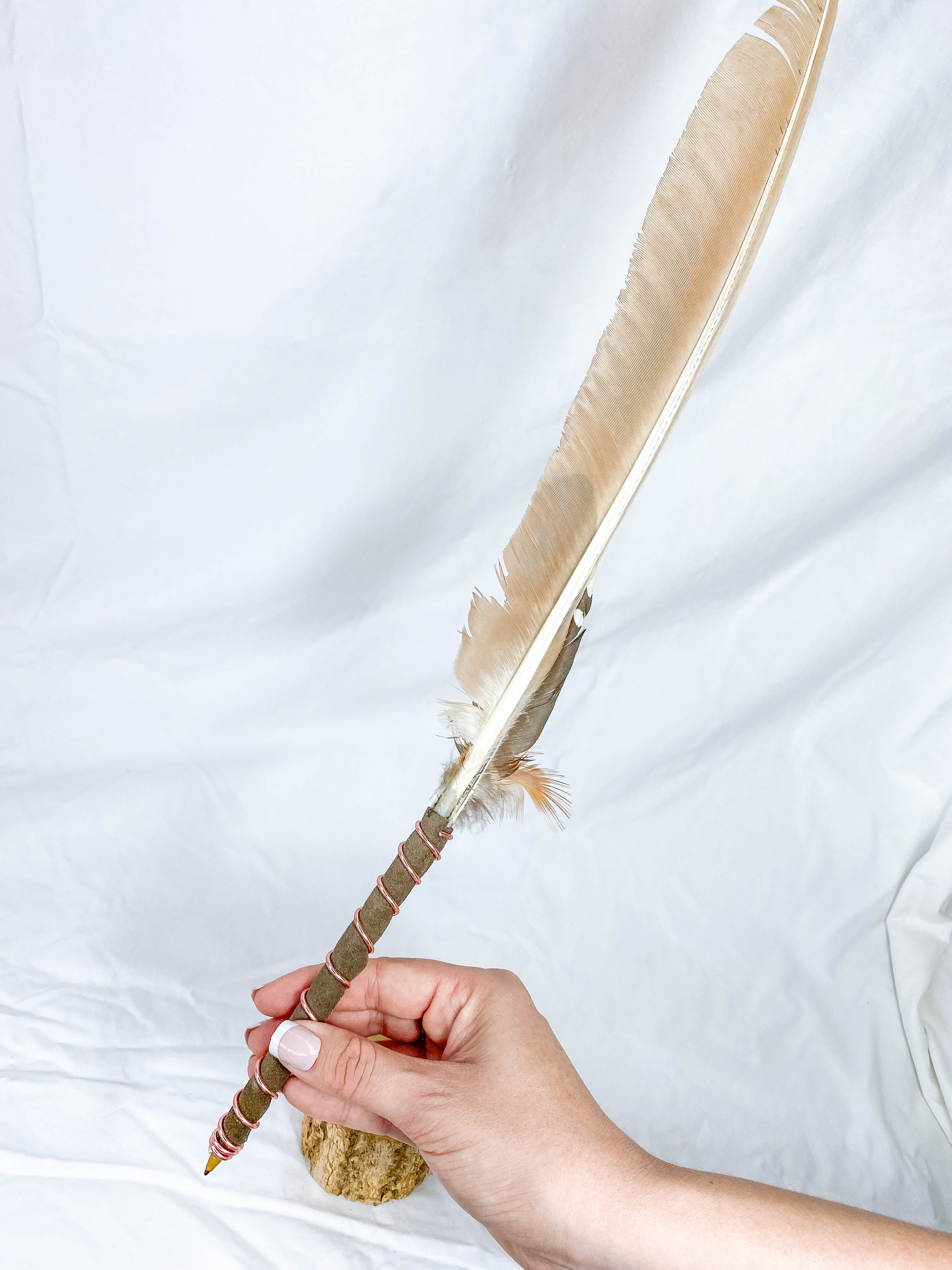 Manifestation Feather Pen with Wooden Stand