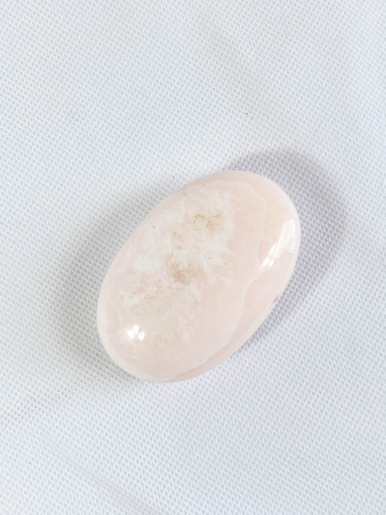 Mangano Calcite PalmStone | Medium