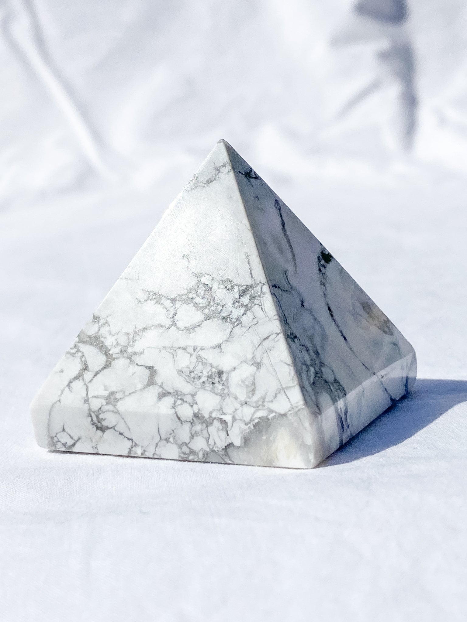 Howlite Pyramid | Medium