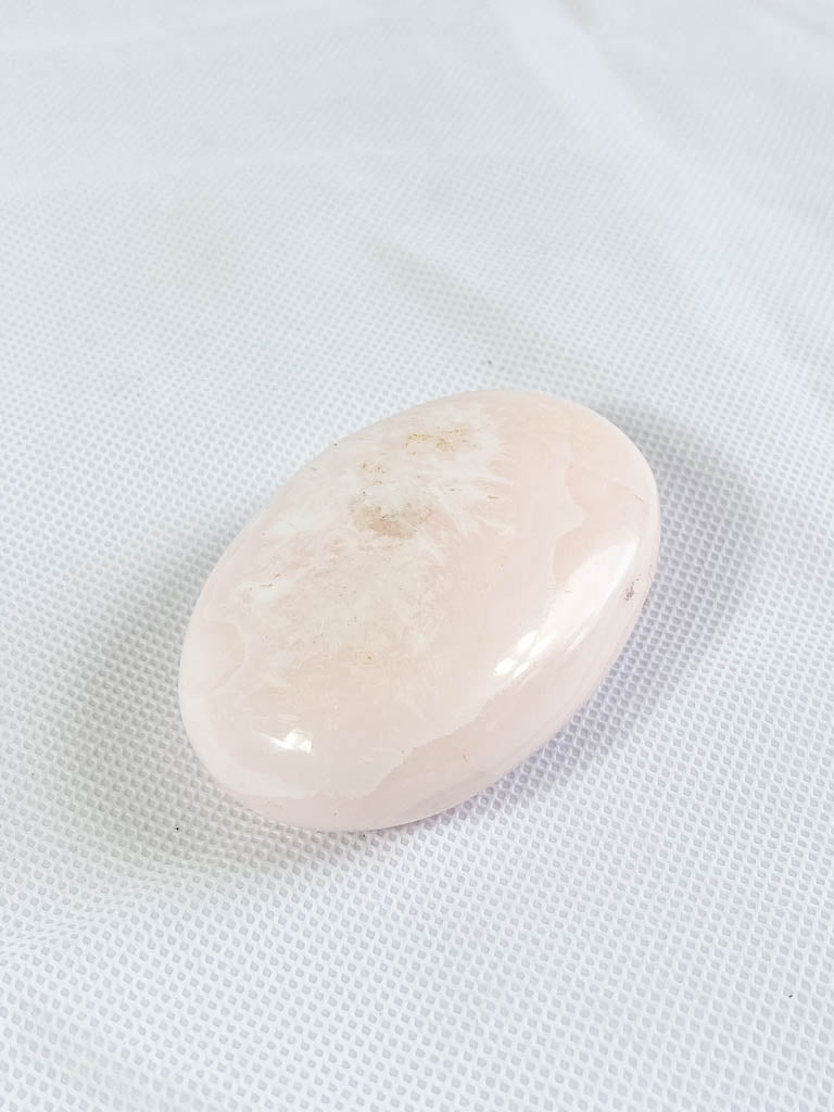 Mangano Calcite PalmStone | Medium