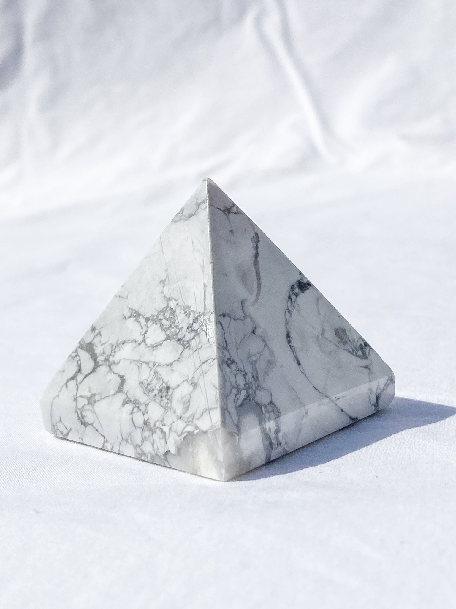 Howlite Pyramid | Medium